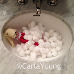 Elf on the Shelf Ideas_Cotton Ball Bath